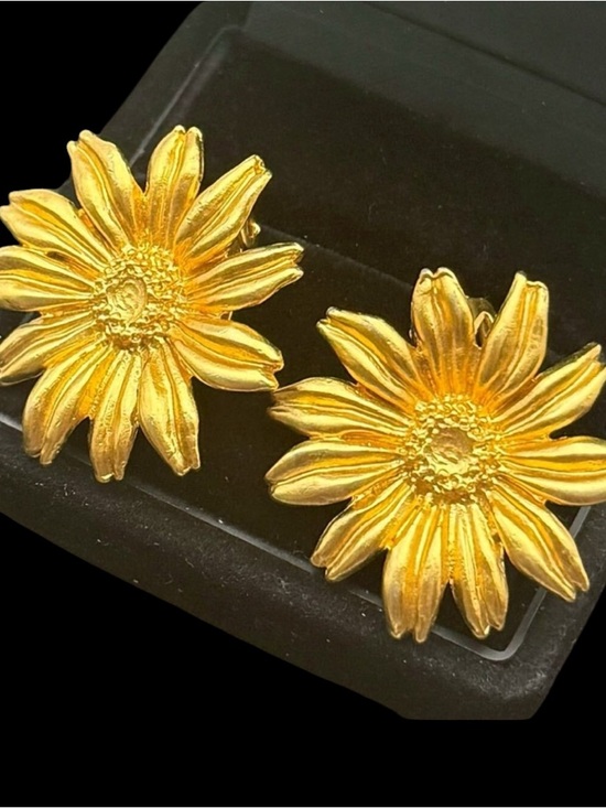Kenzo Jewelry - Kenzo Vintage Gold Plated Flower Daisy Clip-On Earrings